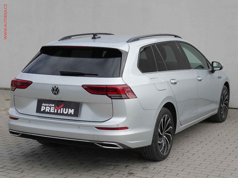 Volkswagen Golf (2022) 1.5 TSi, 1.maj,ČR, Stylem - fotka 4 z 24