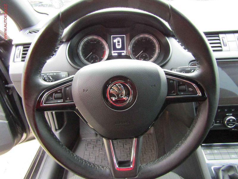 Škoda Octavia (2017) 2.0TDi 4x4, ČR, LED, AC, temp - fotka 14 z 16
