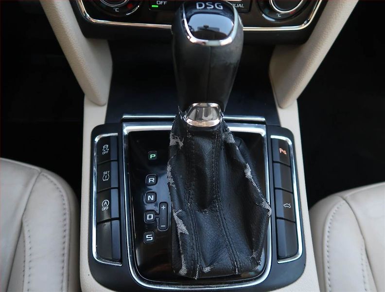 Škoda Superb (2014) Elegance 2.0 TDI, Automat - fotka 11 z 16