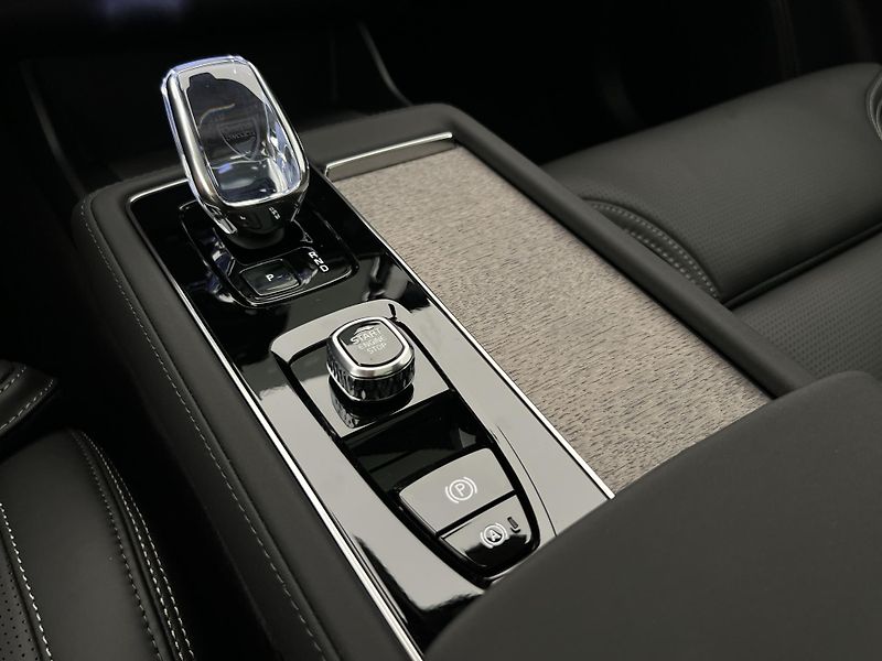 Volvo XC90 (2026) B5 AWD DARK PLUS AUT - fotka 27 z 44
