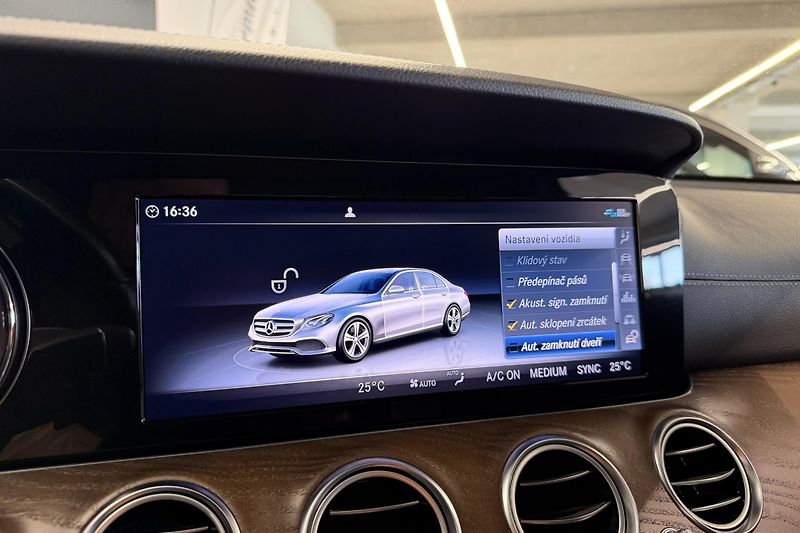 Mercedes-Benz Třídy E (2018) E 200d Exclusive - fotka 85 z 103
