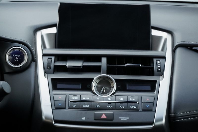Lexus NX 300h 300H 2.5 HYBRID AWD PREMIUM - fotka 16 z 24