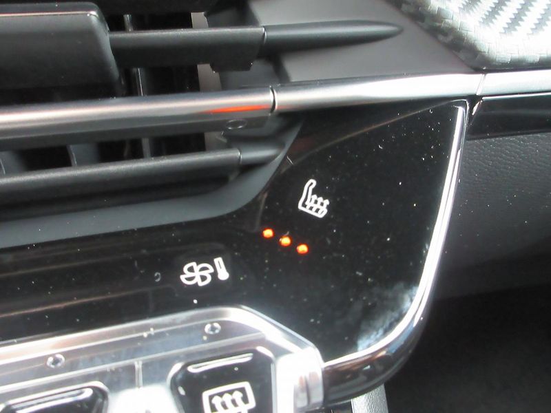 Peugeot 2008 STYLE PureTech 100 k MAN6  - fotka 31 z 34