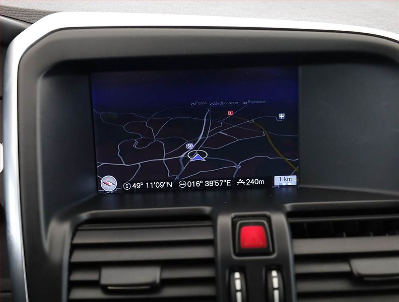 Volvo XC60 (2014) R-Design D5, 4X4, Automat - fotka 13 z 20