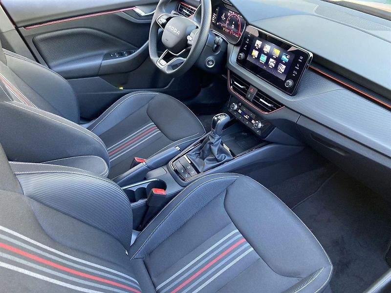 Škoda Kamiq (2025) 1.0 TSI DSG Monte Carlo - fotka 11 z 37