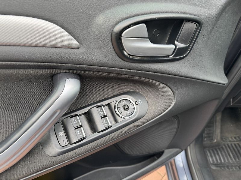 Ford S-MAX (2009) 2.0TDCi Navi 7Míst Tažné Z. - fotka 28 z 45