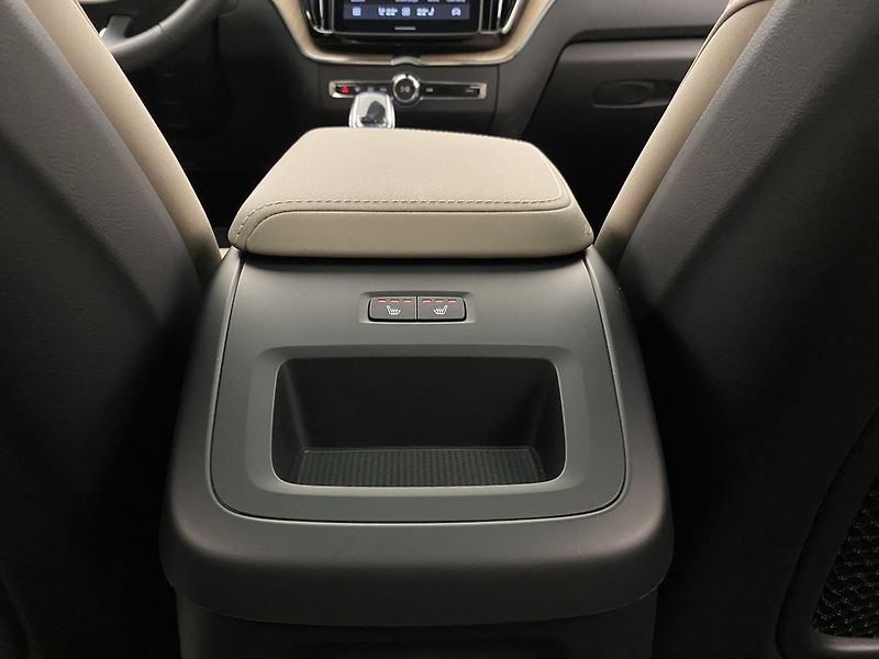 Volvo XC60 T8 AWD RECHARGE ULTRA DARK CZ - fotka 34 z 69
