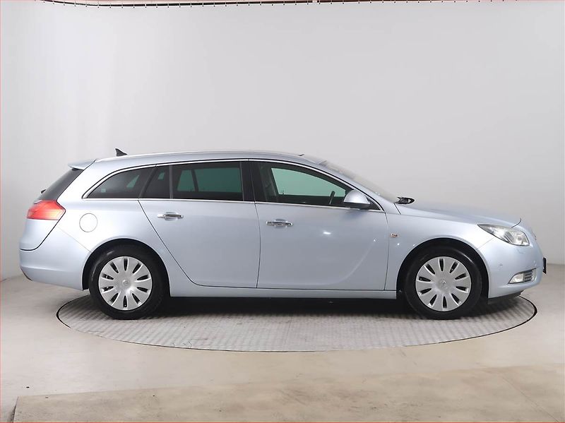 Opel Insignia (2013) 2.0 CDTI, Navi, Xenony - fotka 6 z 16