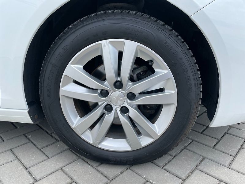 Peugeot 308 (2020) Com. 1.5HDi ČR! 1.maj.! - fotka 30 z 31