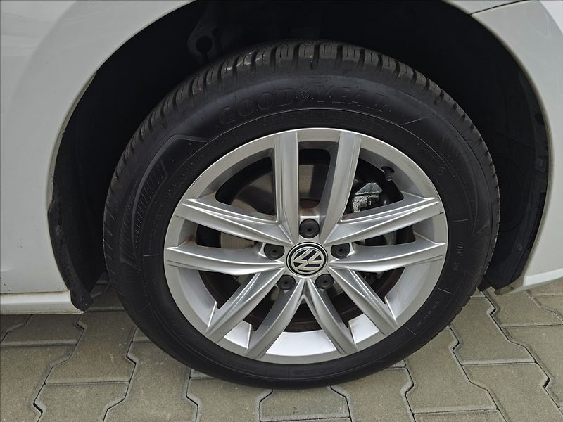 Volkswagen Golf VII 1,4 TSi Highline NAVI - fotka 45 z 52