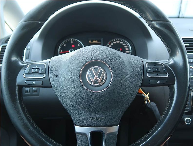 Volkswagen Touran (2013) 2.0 TDI, Navi, Tempomat - fotka 16 z 19