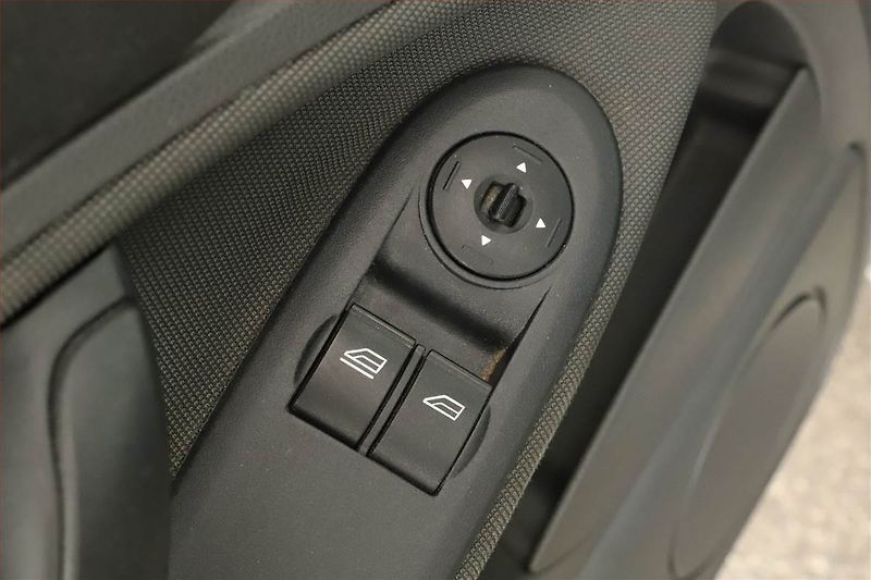 Ford C-MAX (2009) 1.6, po STK, slušný stav - fotka 13 z 21