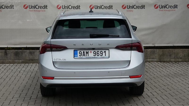 Škoda Octavia 2,0 TDI DSG Style 110 kW - fotka 4 z 25
