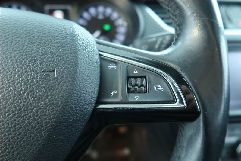 Škoda Octavia (2016) 1.6 TDI, Automat, Navi, Xenony - fotka 18 z 25