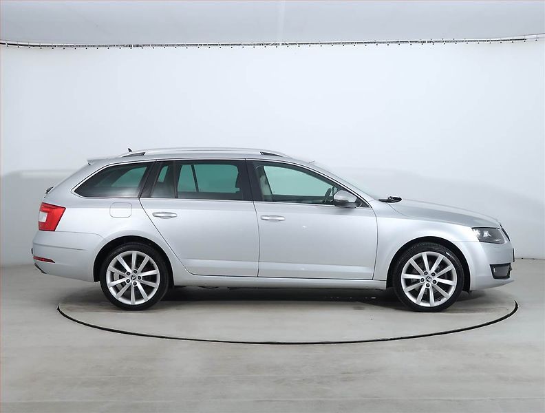 Škoda Octavia (2015) 2.0 TDI, 4X4, Automat, Kůže - fotka 6 z 26