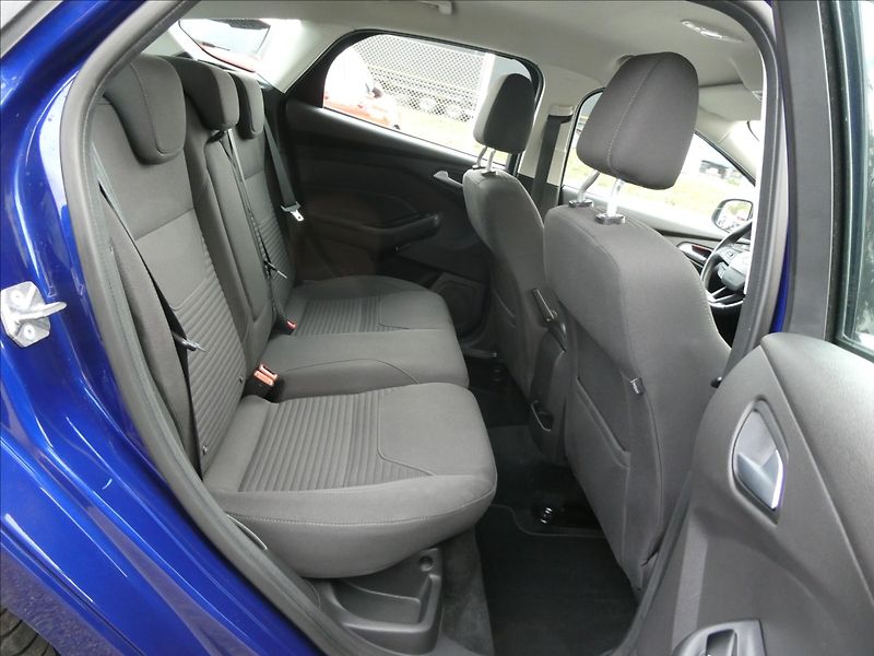Ford Focus 1,5 110kW 1.MAJITEL, SERVISKA - fotka 26 z 48