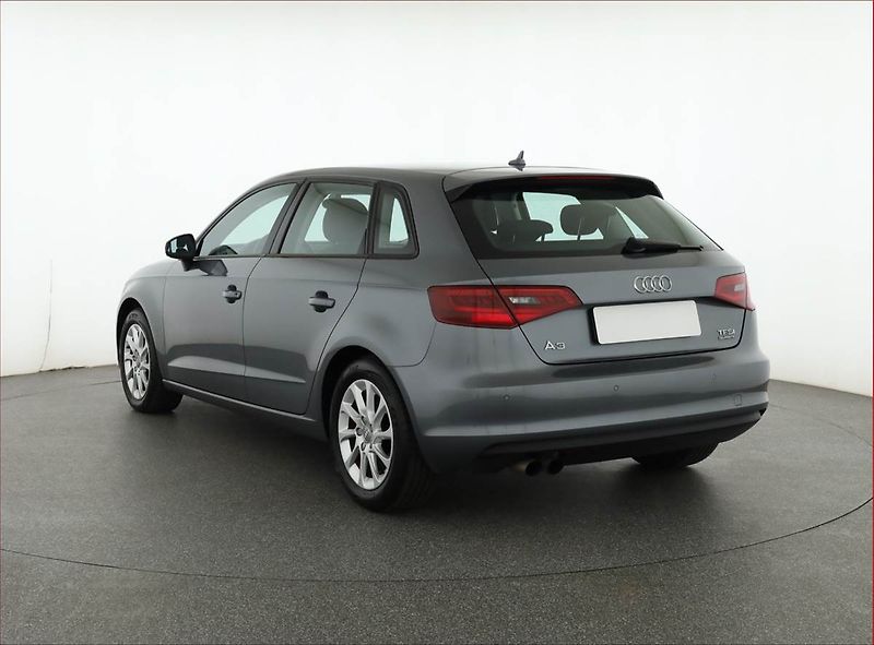 Audi A3 (2015) 1.8 TFSI, 4X4, Automat, Navi - fotka 4 z 18