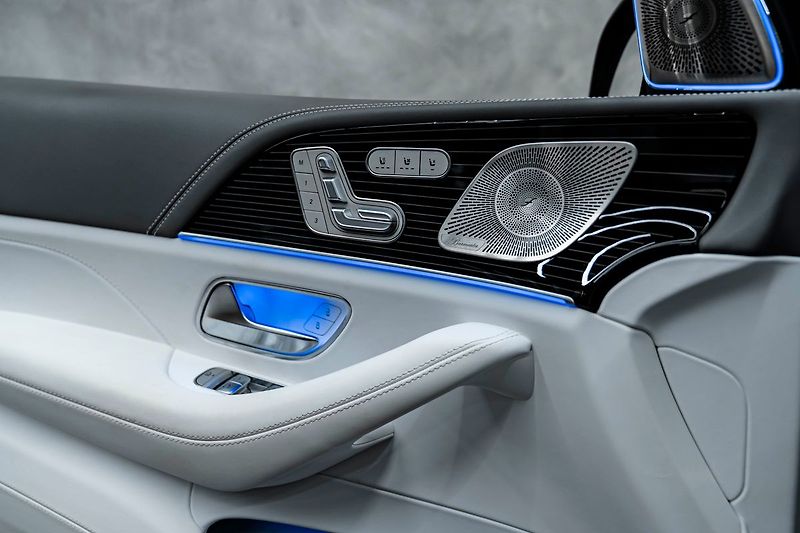 Mercedes-Benz GLS 4MATIC Maybach - fotka 17 z 32