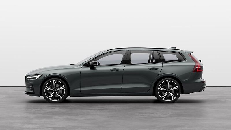 Volvo V60 (2026) PLUS DARK, B4, 145+10 kW / 197 - fotka 2 z 13