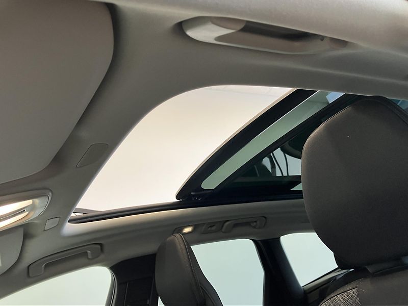 Volvo XC60 T6 eAWD Recharge Core, PANO - fotka 39 z 42