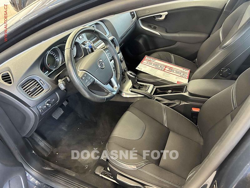 Volvo V40 (2017) 1.5 T3, ČR, AT, LED, autoAC - fotka 3 z 3