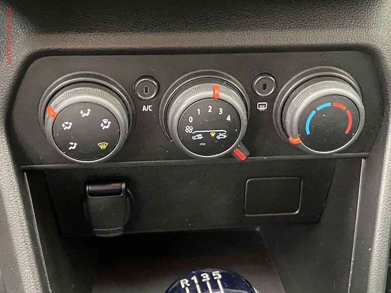 Dacia Sandero (2022) 1.0 TCe, ČR, LED, AC, temp - fotka 14 z 15