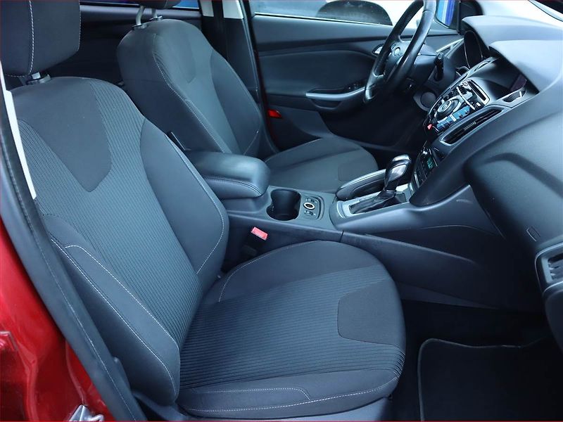 Ford Focus (2012) 2.0 TDCi, Automat, Serv.kniha - fotka 9 z 20
