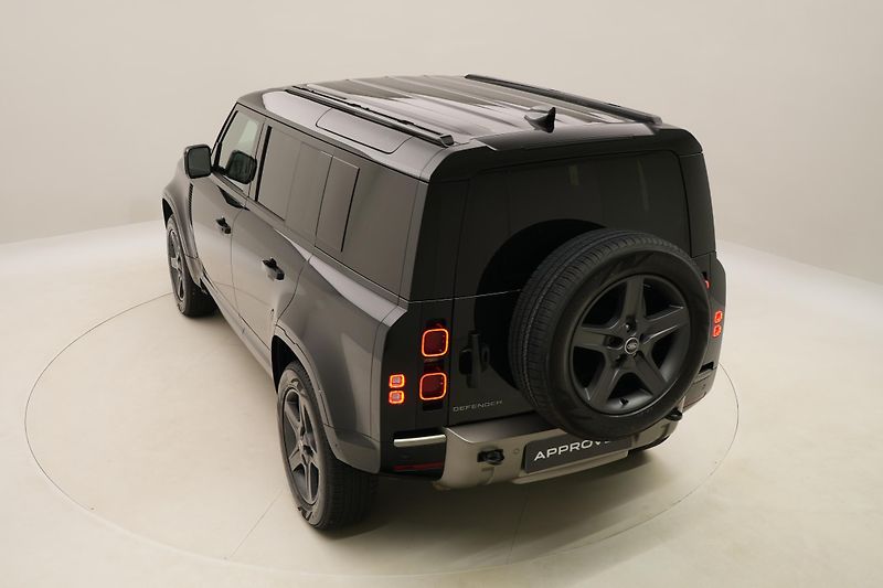 Land Rover Defender 110 D300 X-DYNAMIC SE AWD CZ - fotka 17 z 48