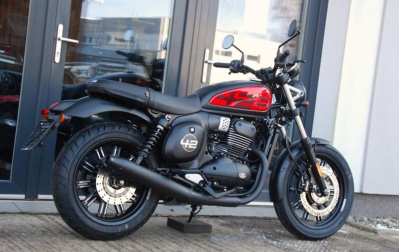 Jawa 42 (2026) 350 CL 42 - fotka 3 z 25