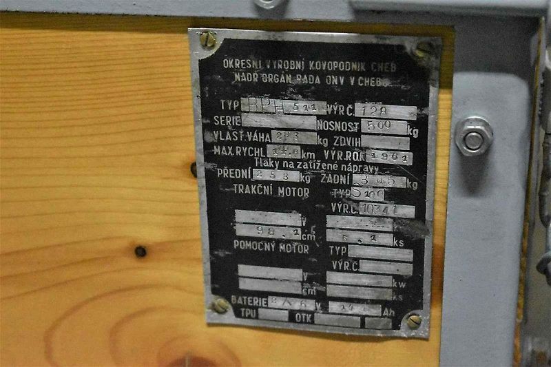 Jeden z dochovaných Roboxů v muzeu v muzeu v Železném Brodě