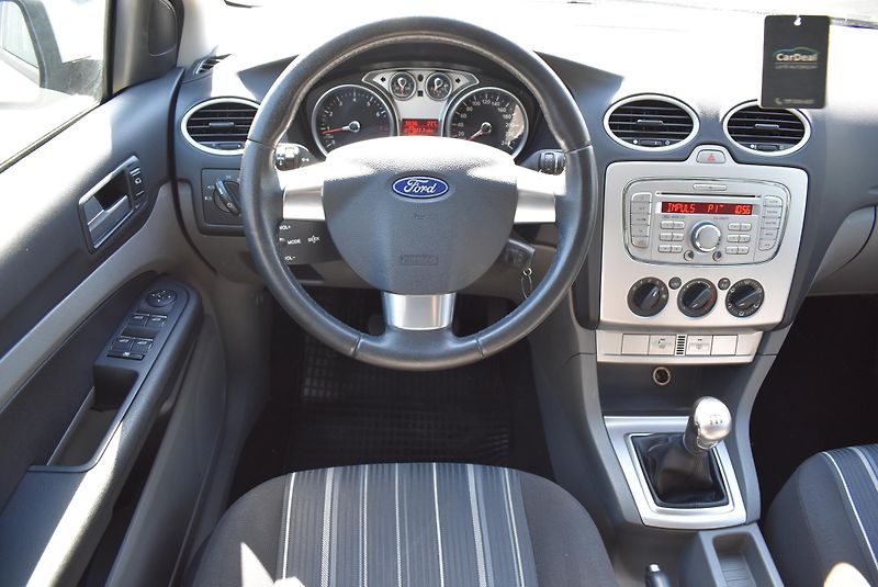 Ford Focus 1,6 16V STYLE,TZ,SERVIS,TOP! - fotka 10 z 16