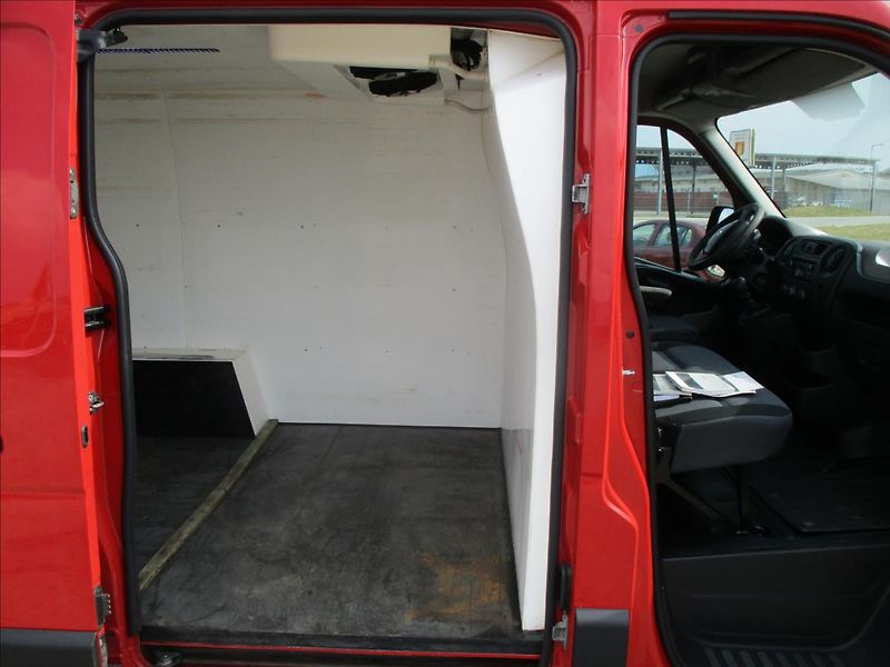 Renault Master 2,3 dCi 110k COOL DPH 12xCZaut - fotka 18 z 35