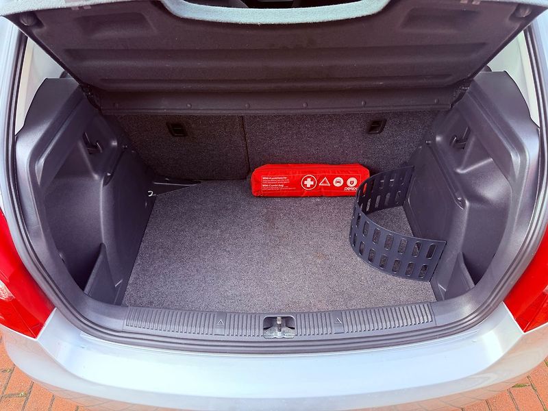 Škoda Fabia 1.2 TSi Ambiente, Serviska - fotka 9 z 22