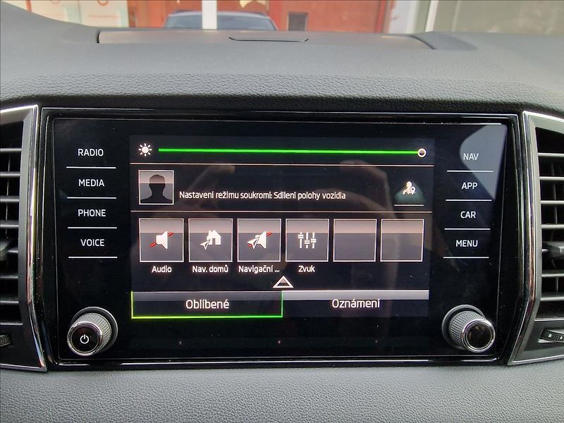 Škoda Karoq 2.0TDI DSG Style,ČR,1.Majitel - fotka 31 z 50