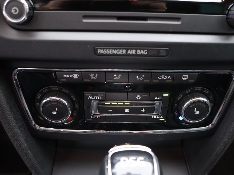 Škoda Superb 2,0 TDI 103kW DSG Elegance - fotka 21 z 31