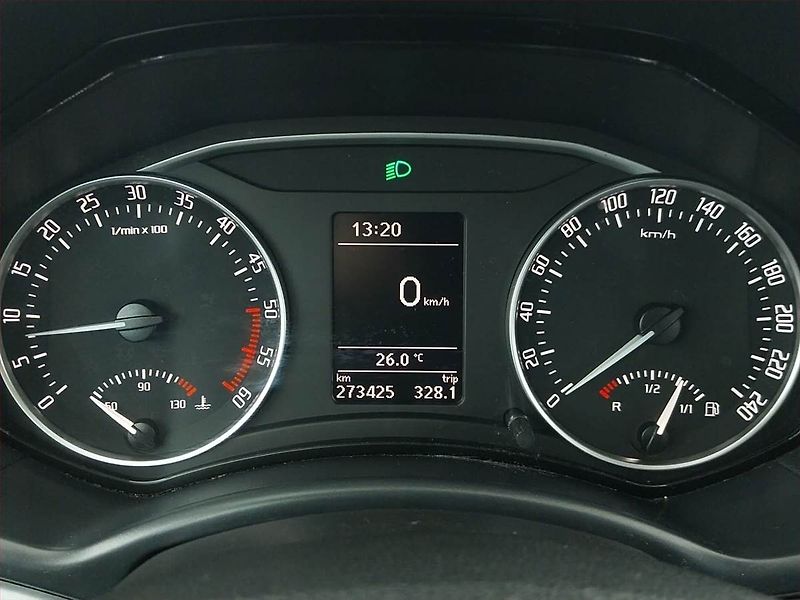 Škoda Octavia (2011) Ambiente 1.6 TDI, Serv.kniha - fotka 11 z 15