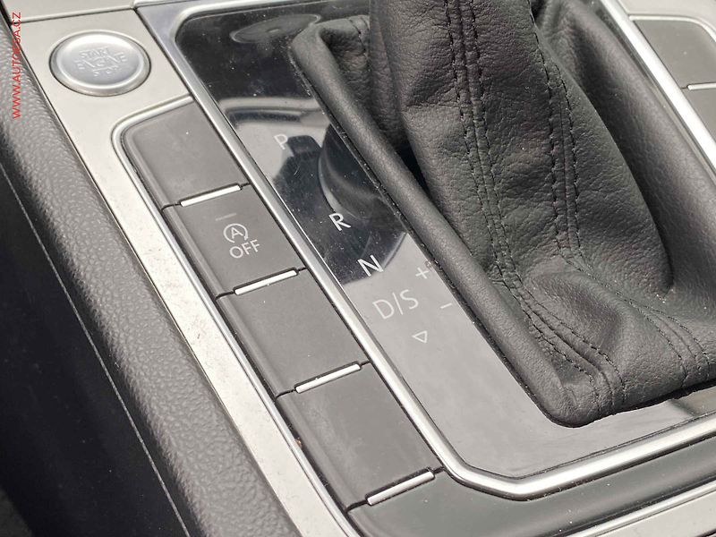 Volkswagen Passat (2015) 2.0TDi, DSG, LED, navi - fotka 15 z 19