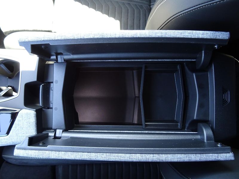 Peugeot 3008 (2026) GT Elektromotor 157kW / 210k - fotka 41 z 51