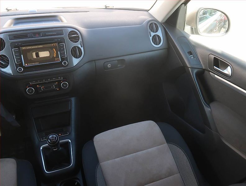 Volkswagen Tiguan (2012) Sport 2.0 TDI, 4X4, Bi-Xenony - fotka 8 z 21
