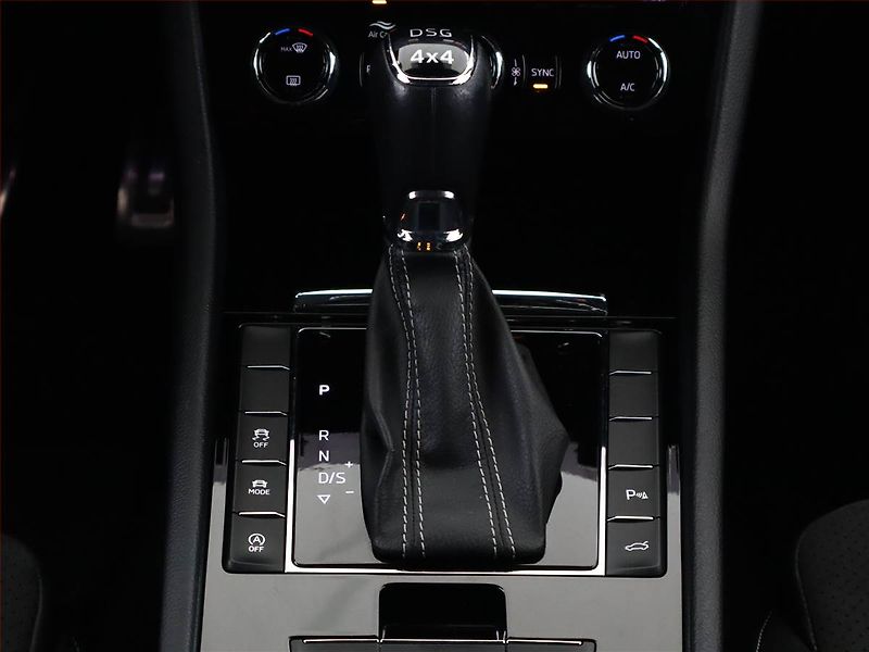 Škoda Superb (2018) Sportline 2.0 TSI - fotka 11 z 22