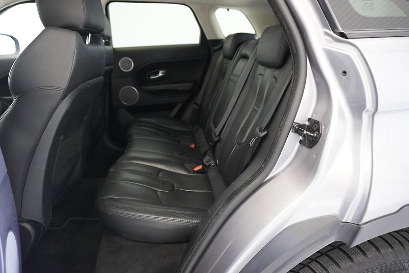 Land Rover Range Rover Evoque 2,2 SD4 DYNAMIC 4WD AUT. - fotka 25 z 31
