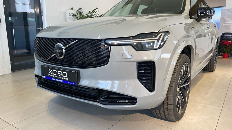 Volvo XC90 (2026) PLUS DARK, T8 AWD, 228+107 kW - fotka 7 z 14