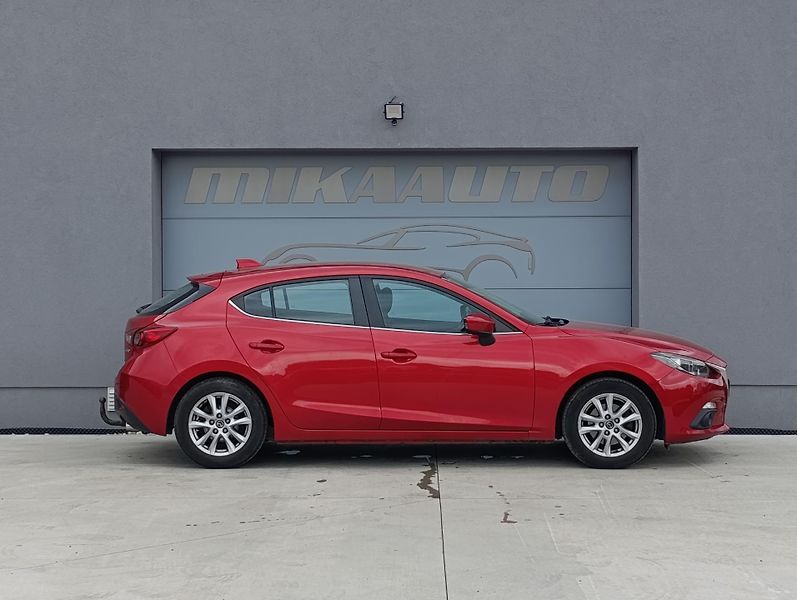 Mazda 3 2.2D 110kW SKYACTIV - fotka 4 z 29