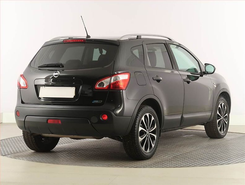 Nissan Qashqai (2011) 1.5 dCi, Navi, Tempomat - fotka 5 z 19