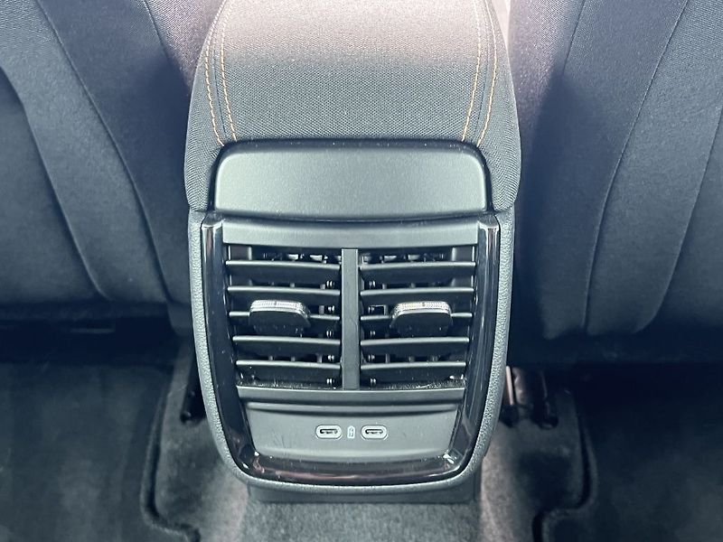 Škoda Kamiq Top Selection 1.0 TSI 85 kW - fotka 26 z 29