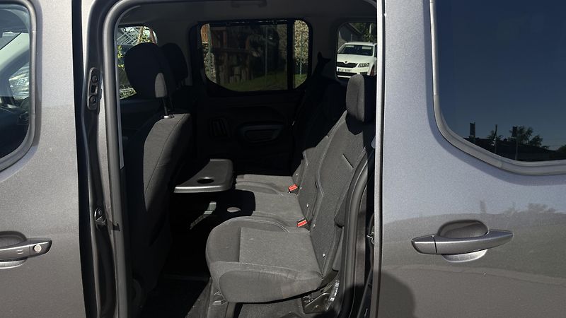 Peugeot Rifter (2021) 1.2i 96KW AUTOMAT 7 MÍST 80 KM - fotka 12 z 25