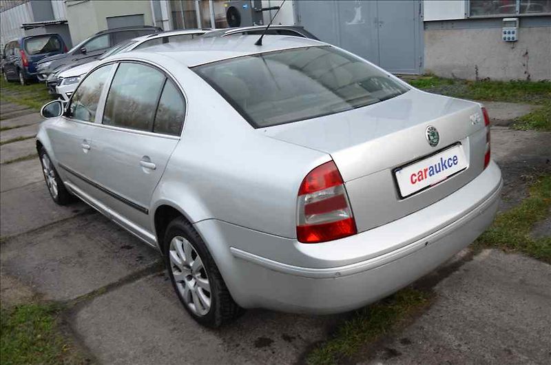 Škoda Superb (2007) 2,5 TDI - fotka 6 z 31