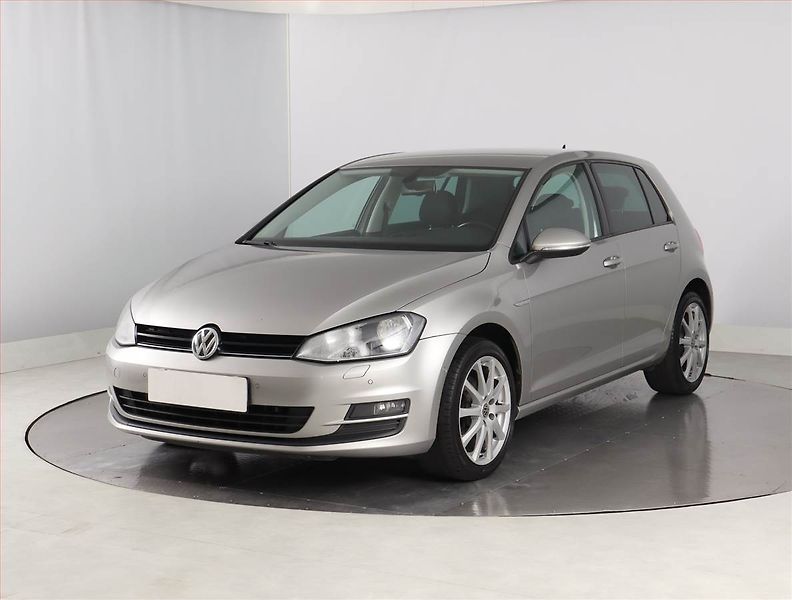 Volkswagen Golf (2015) 2.0 TDI, Navi, Park. senzory - fotka 2 z 19