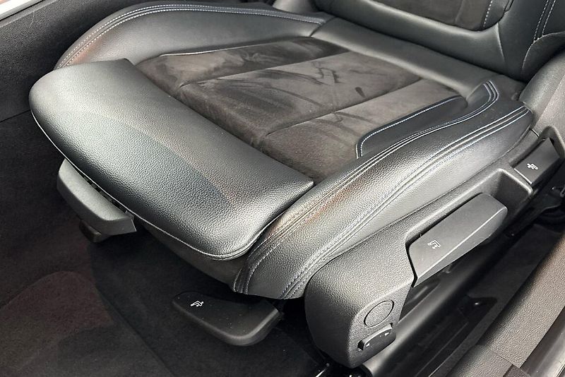BMW Řada 3 330d xDrive - fotka 7 z 26