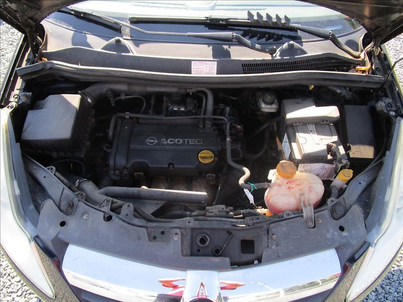 Opel Corsa 1.2i  Klima - fotka 31 z 34